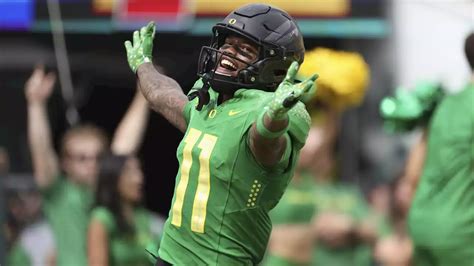 Bo Nix, No. 10 Oregon slam brakes on Coach Prime's 'Cinderella story' with a 42-6 rout of Colorado